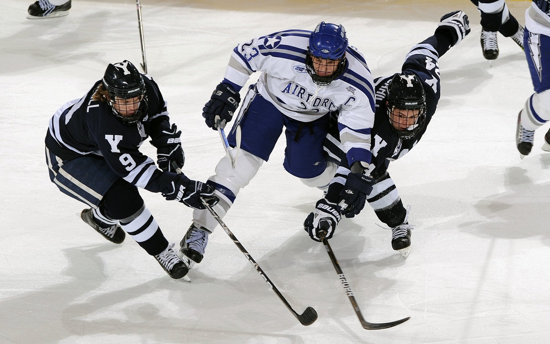 米兰体育官网-全面足球锦标赛，年轻球员崭露头角，足球锦标赛有哪些